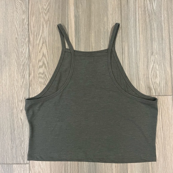 Green cropped tank top - Picture 2 of 6